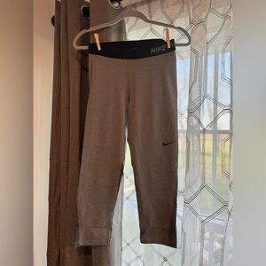 Cropped NikePro Leggings